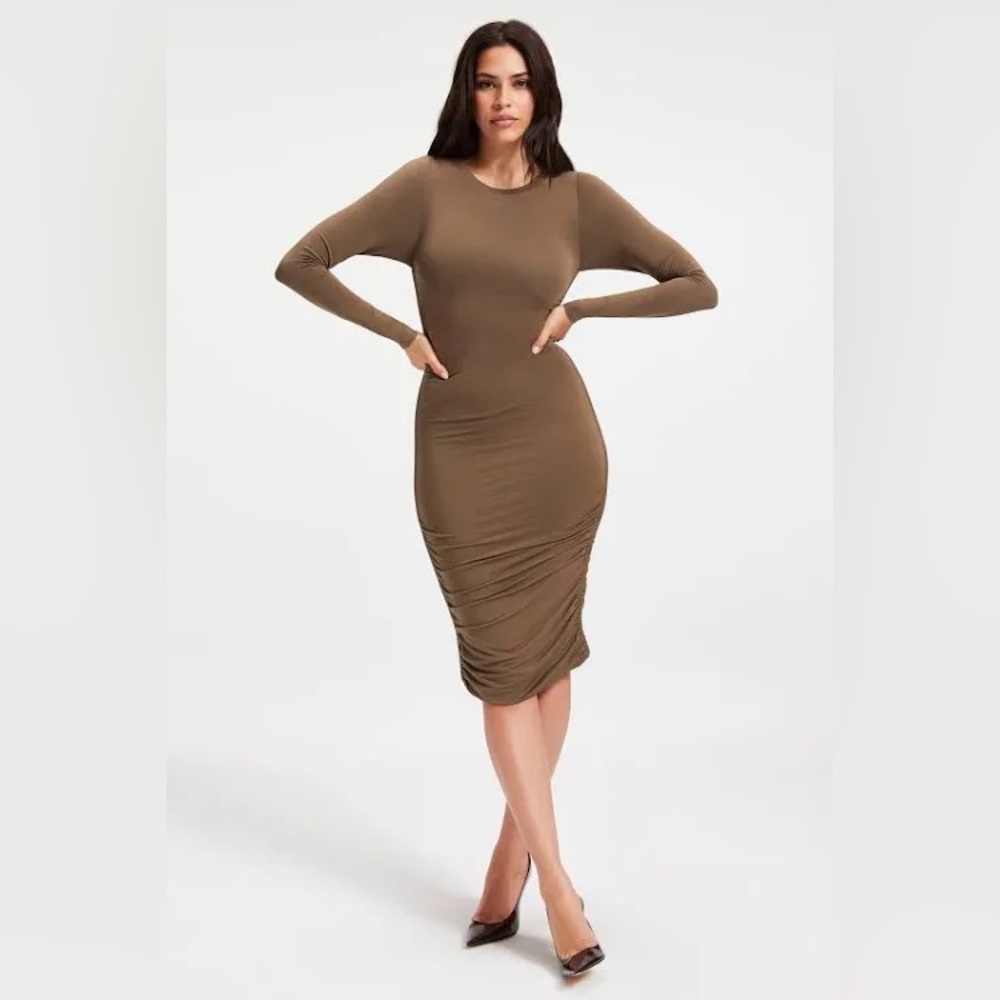 Good American - Ruched Midi Dress